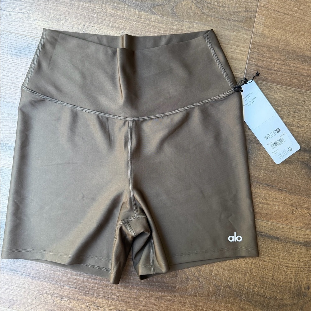 ALO Yoga Airlift Energy Short in Espresso Brown - Picture 2 of 4